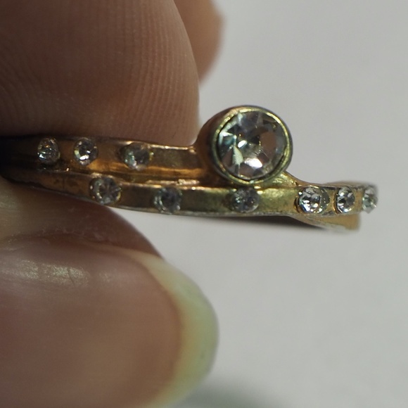 Gold ring. - Picture 2 of 3